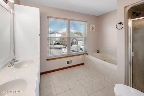 Bath - 746 S River Dr, Forked River, NJ 08731 photo 5 of 8