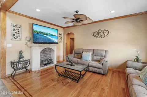 Living - 746 S River Dr, Forked River, NJ 08731 photo 1 of 3