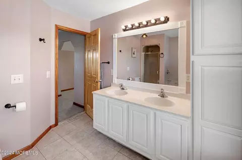 Bath - 746 S River Dr, Forked River, NJ 08731 photo 6 of 8