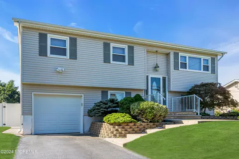 1051 Bell St, Toms River, NJ 08753