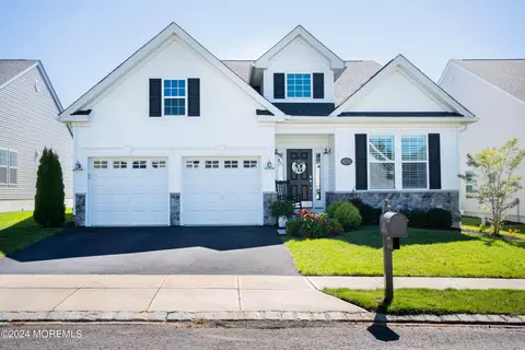 40 Aurora Cir, Barnegat, NJ 08005