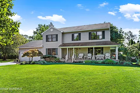 10 Spectrum Ct, Jackson, NJ 08527