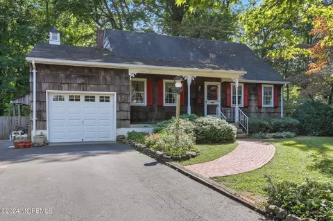 2 Roosevelt Cir W, Red Bank, NJ 07701