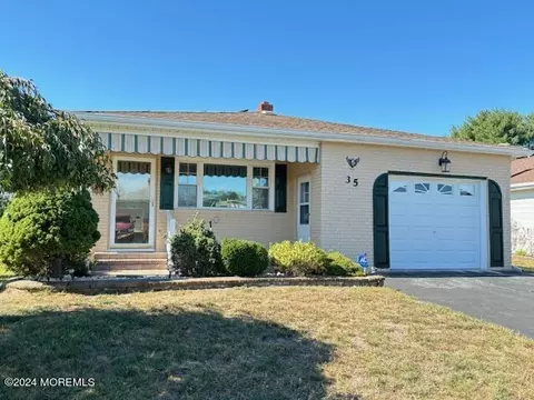 35 Bonaire Dr, Toms River, NJ 08757