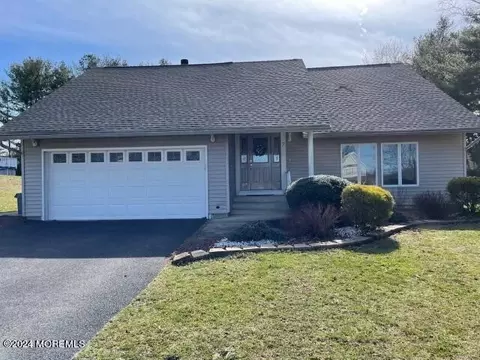7 Valley Rd, Manalapan, NJ 07726