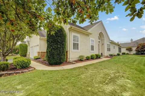 79 Eleanor Rd, Manchester, NJ 08759
