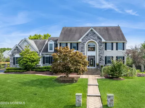 21 Laila Ct, Monroe, NJ 08831