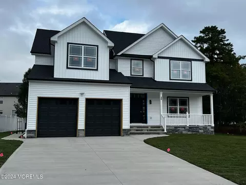 16 Watts Ave, Barnegat, NJ 08005