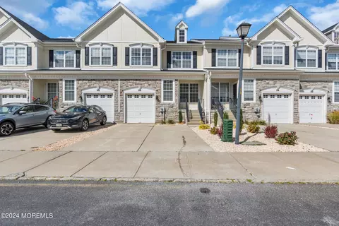 56 Brookfield Dr, Jackson, NJ 08527