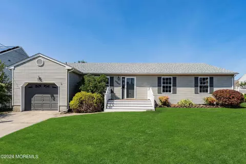 1540 Longboat Ave, Beachwood, NJ 08722