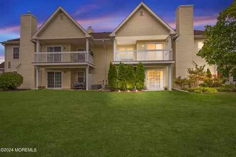 37 Des Moines Ct, Tinton Falls, NJ 07712