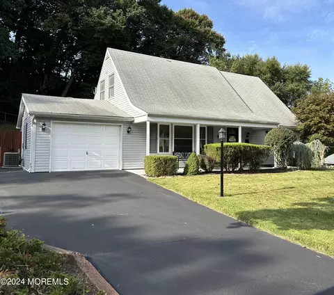 51 Innerhill Ln, Aberdeen, NJ 07747
