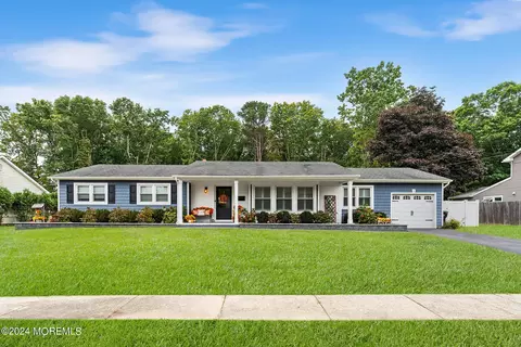 22 Pepperridge Rd, Howell, NJ 07731