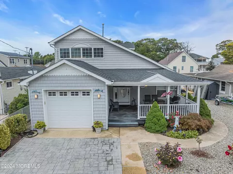 6 Cedar Crest Dr, Toms River, NJ 08753