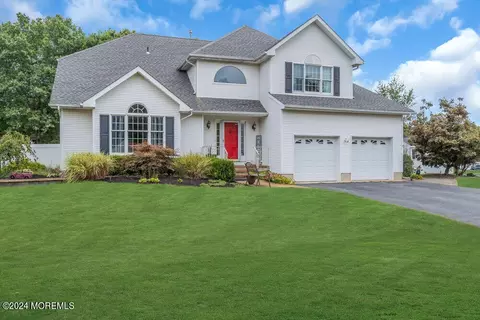 2 Solomon Ct, Jackson, NJ 08527
