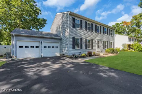 126 Foxhollow Dr, Lanoka Harbor, NJ 08734