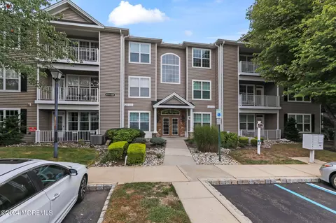 666 St Andrews Pl, Manalapan, NJ 07726