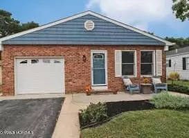 32 Santiago Dr W, Toms River, NJ 08757