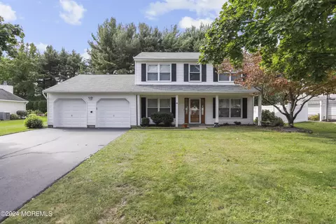 10 Clinton Ct, Holmdel, NJ 07733