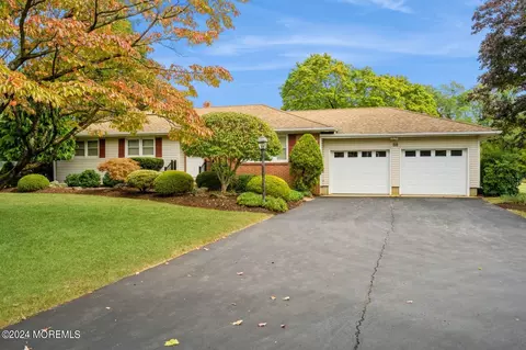 88 Duchess Ct, Freehold, NJ 07728