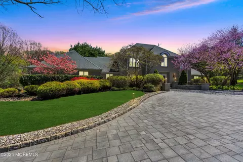 17 Country Club Ln, Marlboro, NJ 07746
