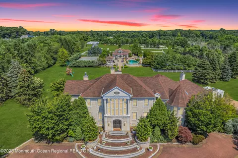 2 Bluebell Rd, Colts Neck, NJ 07722