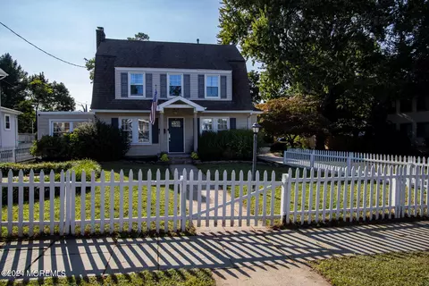 24 South St, Red Bank, NJ 07701