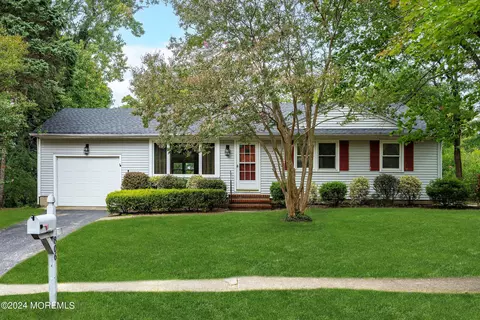 806 Raleigh Dr, Toms River, NJ 08753