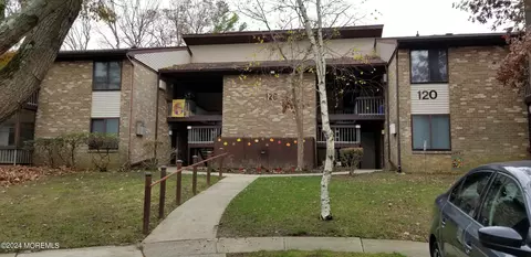 120 Amberly Dr #K, Manalapan, NJ 07726