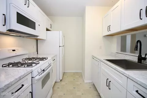 134 Aster Ct, Jackson, NJ 08527