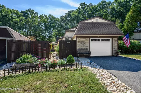 26 Blue Jay Ct #1000, Howell, NJ 07731