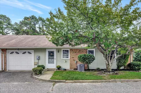 28 Edinburgh Ln # A, Manchester, NJ 08759