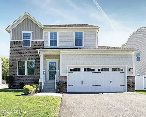 10 Imlay Ln, Farmingdale, NJ 07727