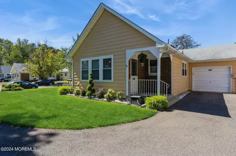 2 Jefferson Ln #B, Whiting, NJ 08759