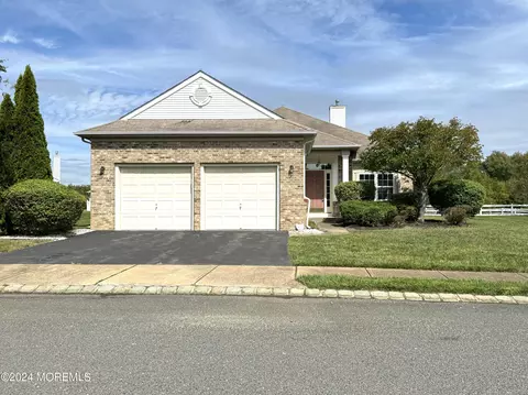 15 Verona Dr, Manchester, NJ 08759