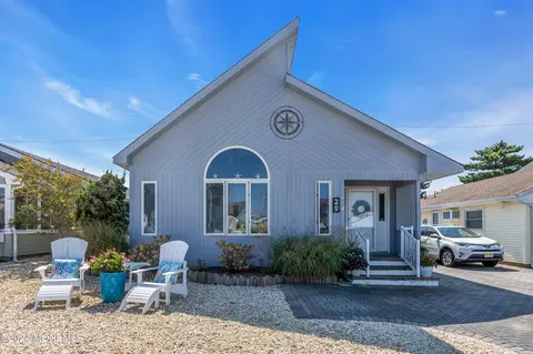 29 Las Vegas Rd, Lavallette, NJ 08735