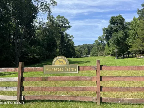 799 Navesink River Rd, Rumson, NJ 07760