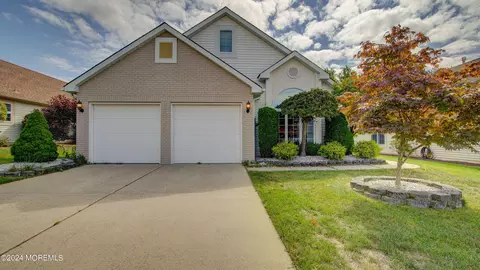 2317 N Chanticleer Ct, Toms River, NJ 08755