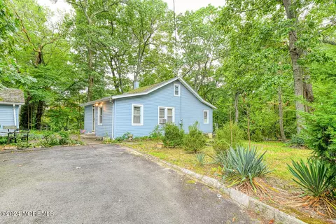 735 S Riverside Dr, Neptune City, NJ 07753