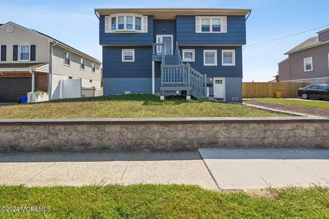 410 Park Ave, Union Beach, NJ 07735
