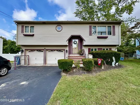 6 Brooklawn Dr, Hazlet, NJ 07730