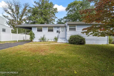 32 Stanford Dr, Hazlet, NJ 07730