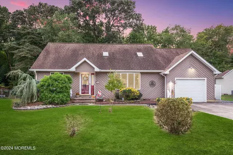 217 Cedar Dr, Lanoka Harbor, NJ 08734