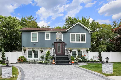 260 Forest Ave, Middletown, NJ 07748