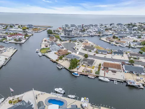 121 Bloomfield Rd, Barnegat, NJ 08005