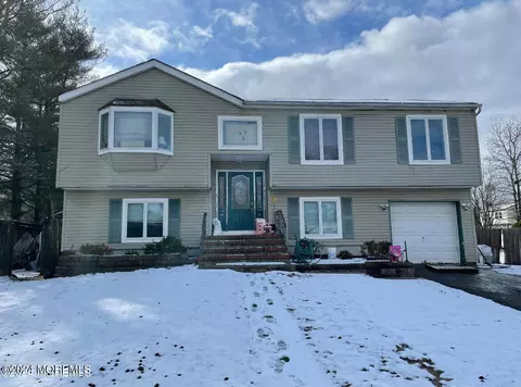 1261 Medina Rd, Lakewood, NJ 08701