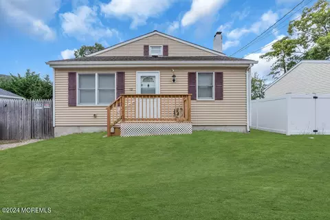 12 Castro Grove Dr, Toms River, NJ 08753
