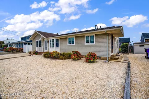 420 Hialeah Dr, Lavallette, NJ 08735
