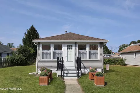 11 Cedar Ave, North Middletown, NJ 07748