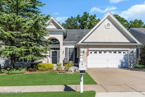 27 Exeter Dr, Freehold, NJ 07728